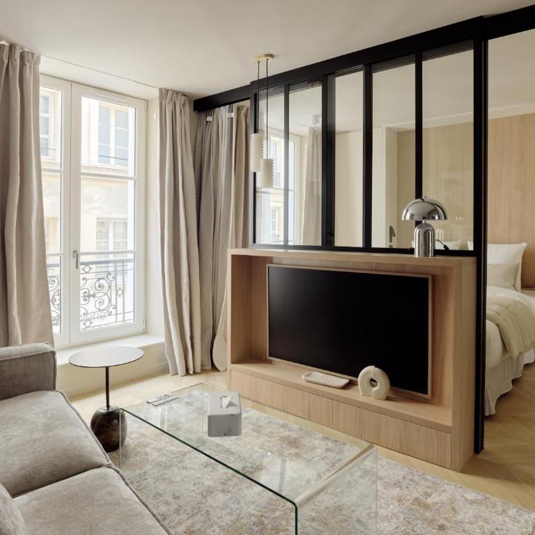 Maison Marais - One-Bedroom Deluxe Apartment - 10