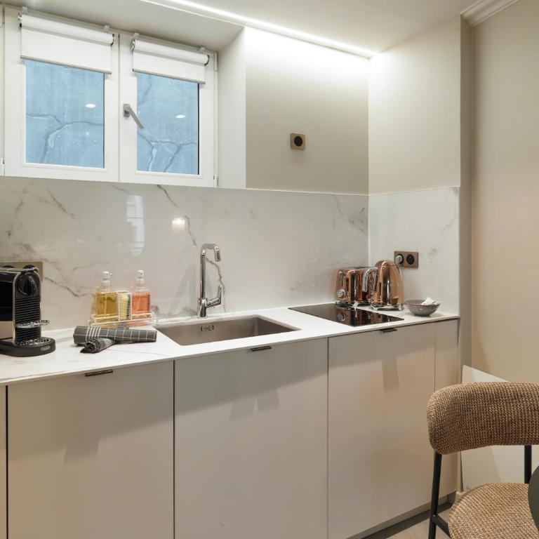 Maison Marais - One-Bedroom Deluxe Apartment - 9