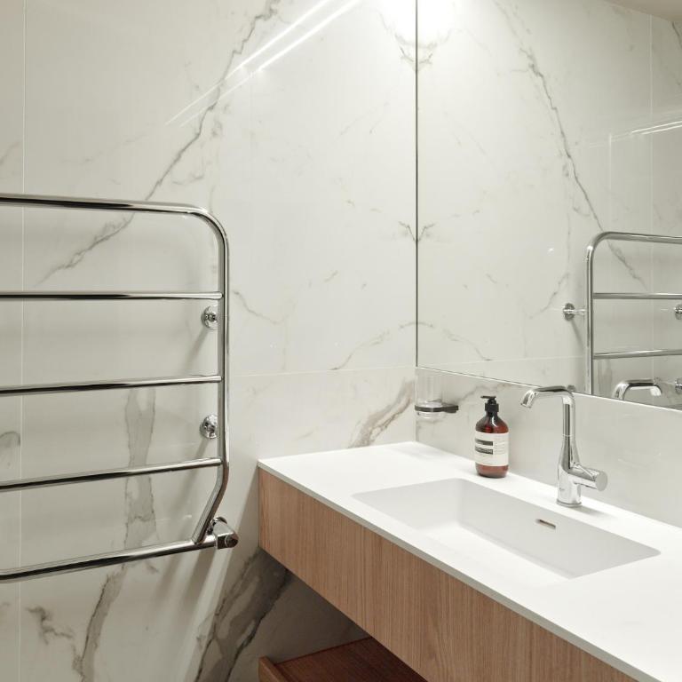 Maison Marais - One-Bedroom Deluxe Apartment - 16