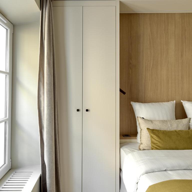 Maison Marais - One-Bedroom Deluxe Apartment - 10