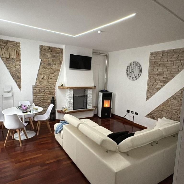 APPARTAMENTO LAKE GARDA ibiscus di Francia - Appartamento con 2 Camere da Letto - 1