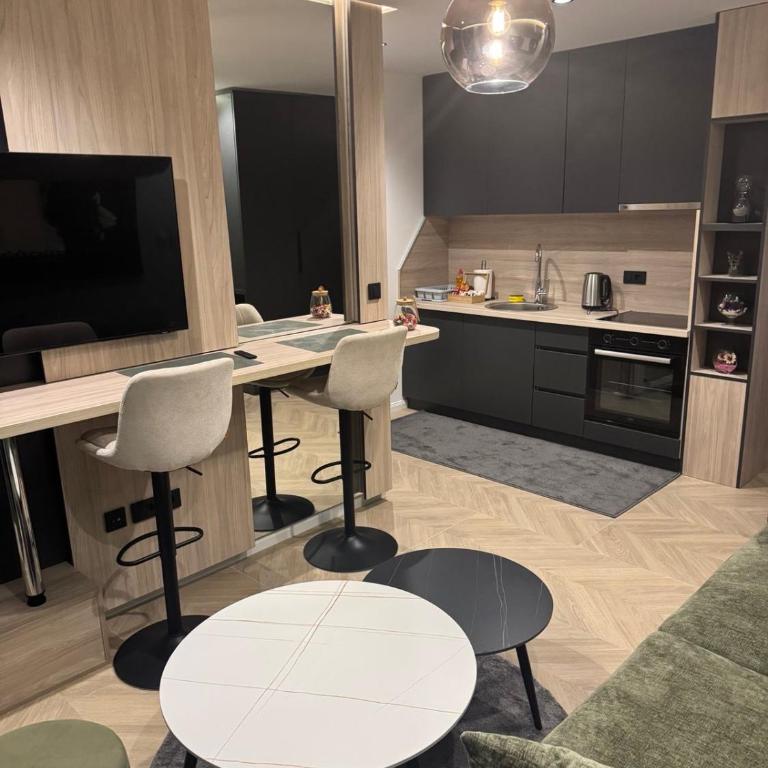 Apartments Lana - One-Bedroom Apartment - 1