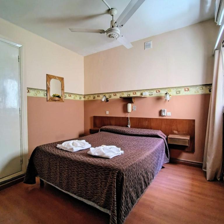 Apart Hotel RITZ - Habitación Doble con baño privado - 1 o 2 camas - 2