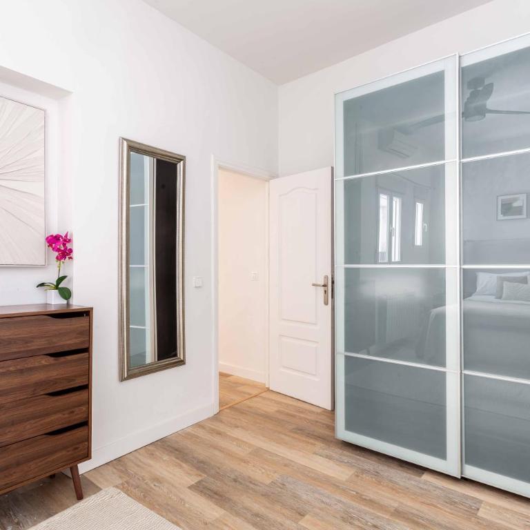 Bright & Spacious 2-BD Apartment in Chueca - Apartment - 5
