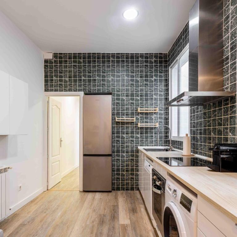 Bright & Spacious 2-BD Apartment in Chueca - Apartment - 15