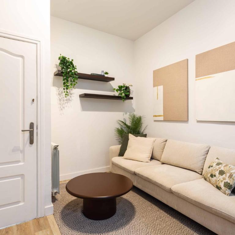 Bright & Spacious 2-BD Apartment in Chueca - Apartment - 17