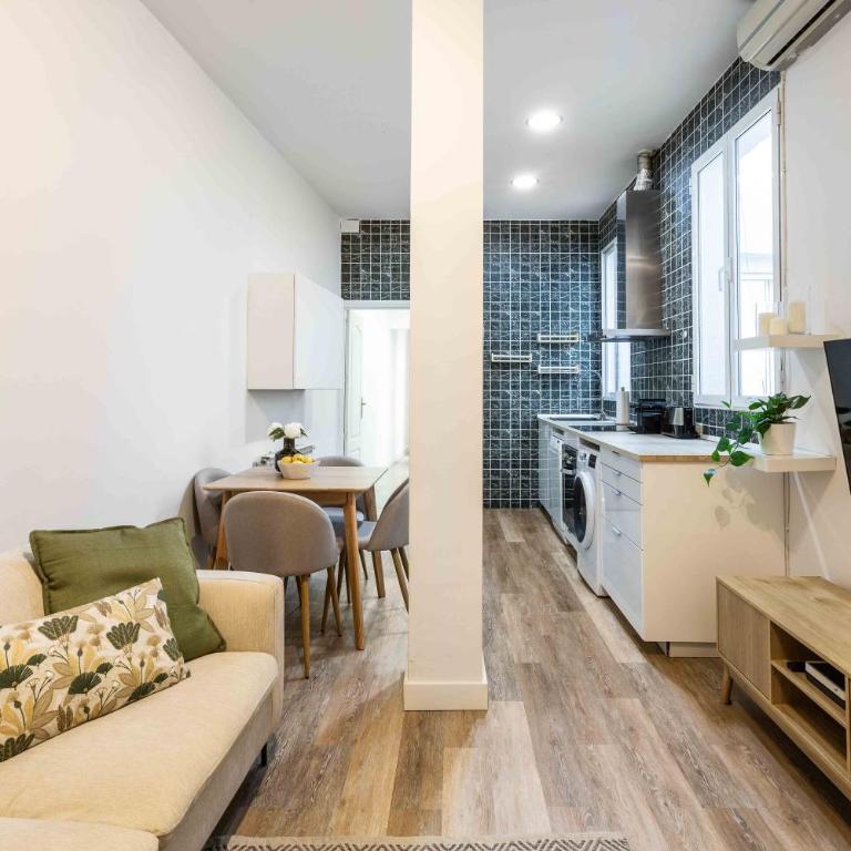 Bright & Spacious 2-BD Apartment in Chueca - Apartment - 2