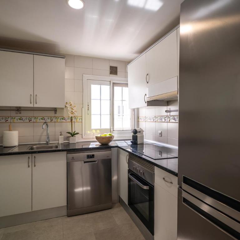 Bright 2BD2BA Apt w Private Terrace - Spacious - Apartment - 20