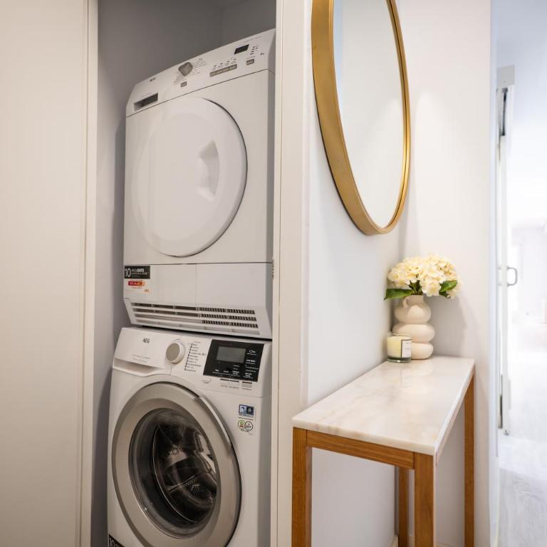 Bright 2BD2BA Apt w Private Terrace - Spacious - Apartment - 24