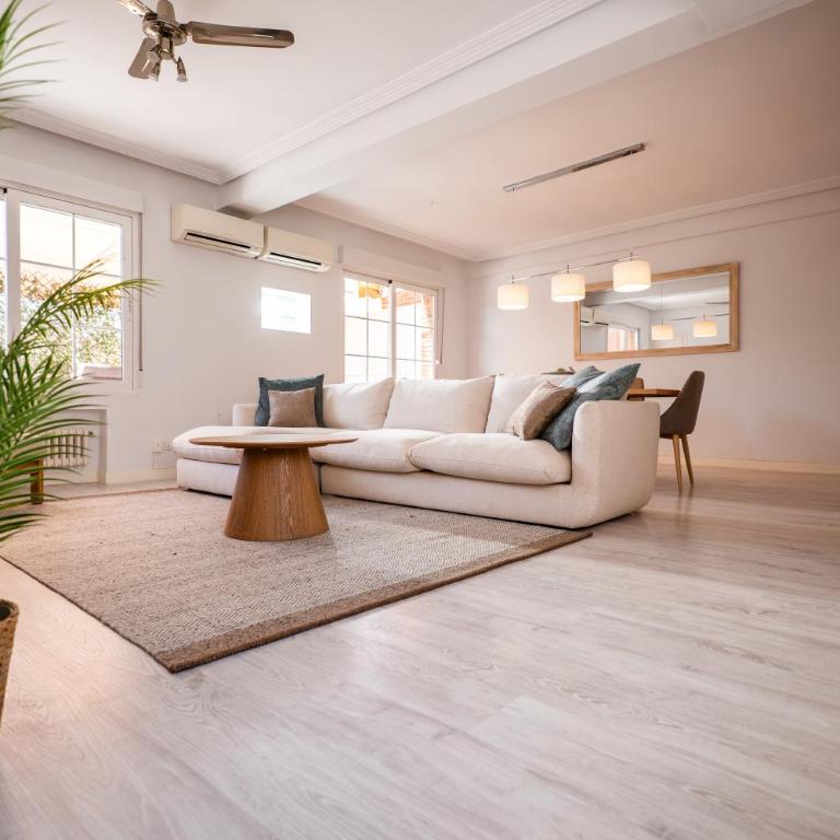 Bright 2BD2BA Apt w Private Terrace - Spacious - Apartment - 5