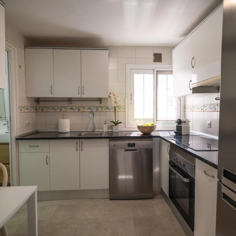 Bright 2BD2BA Apt w Private Terrace - Spacious - Apartment - 19