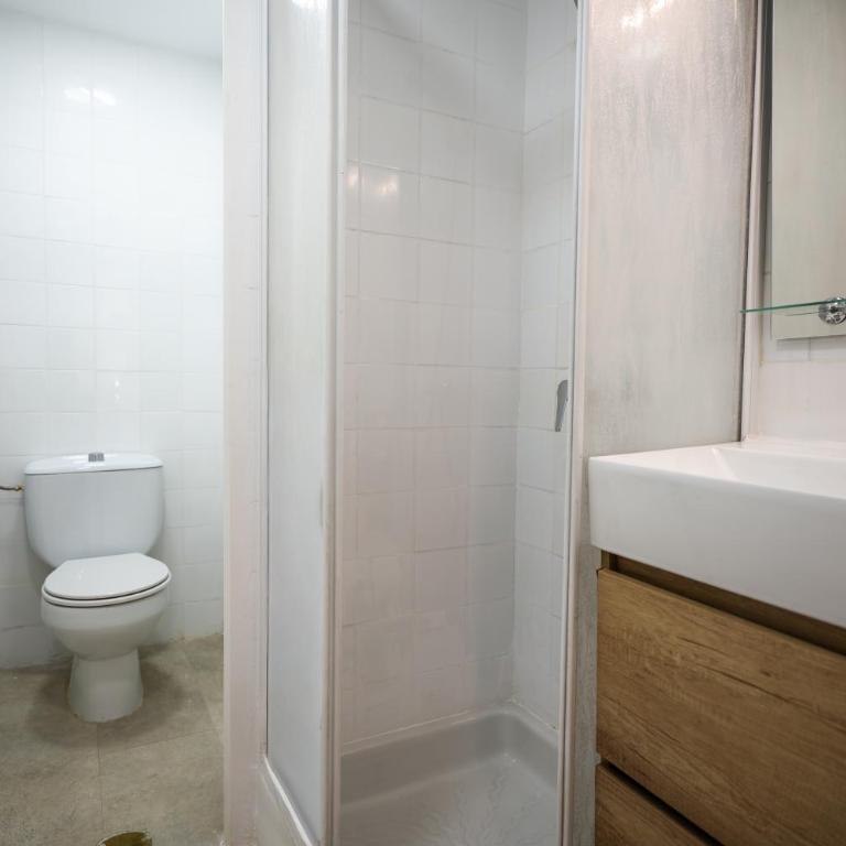 Bright 2BD2BA Apt w Private Terrace - Spacious - Apartment - 25