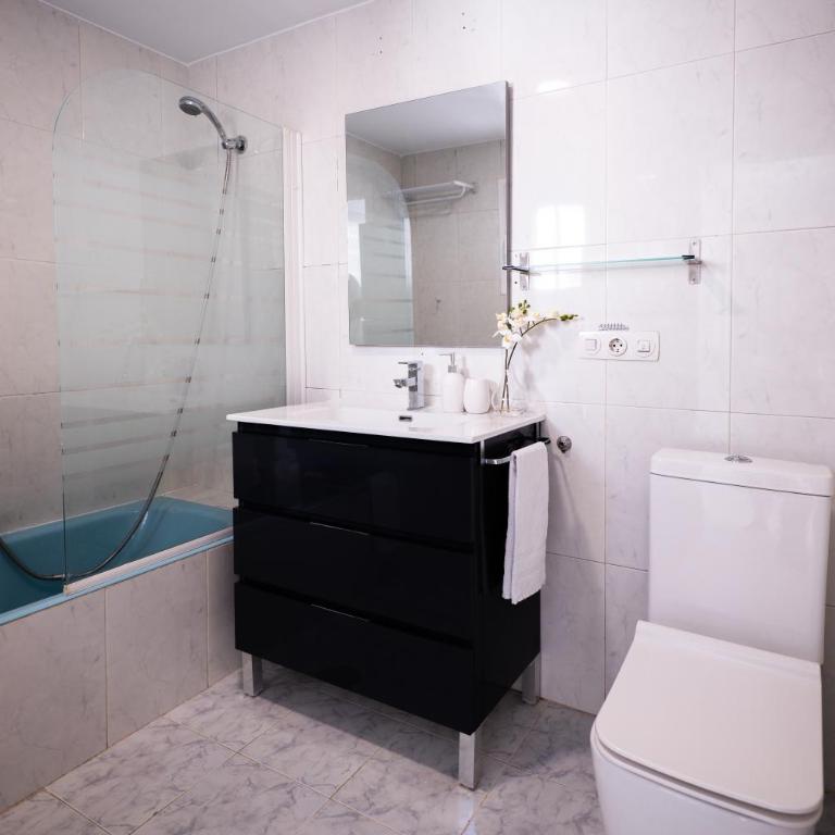 Bright 2BD2BA Apt w Private Terrace - Spacious - Apartment - 15