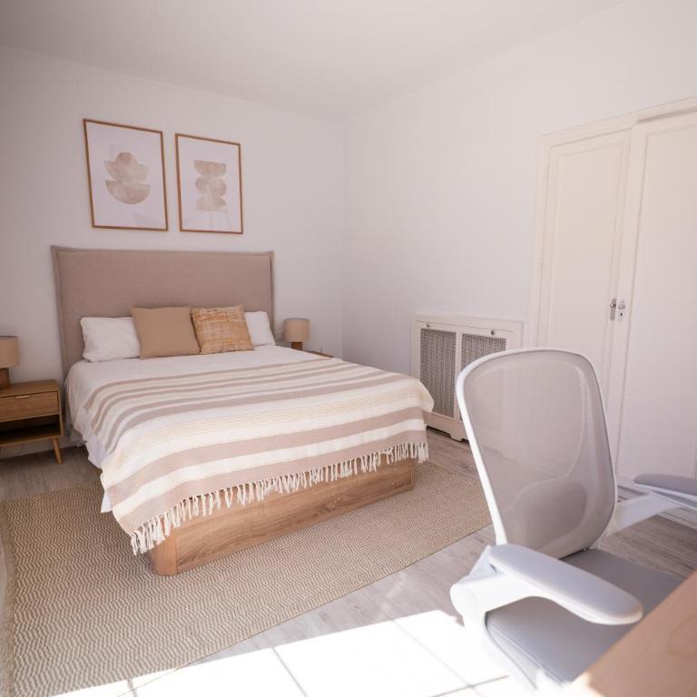 Bright 2BD2BA Apt w Private Terrace - Spacious - Apartment - 9