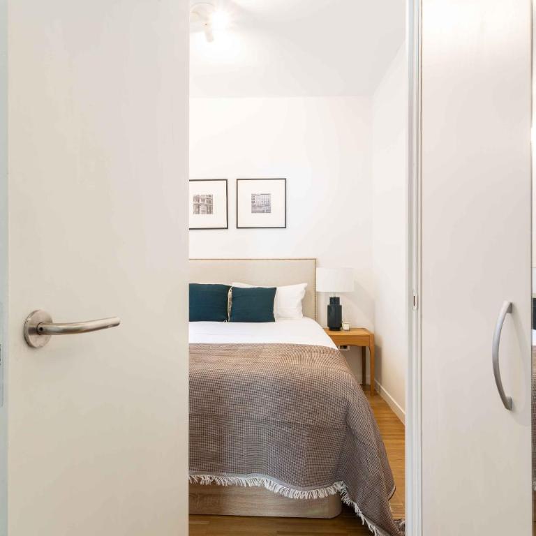 Charming 2BD Apartment with Terrace - Apartamento - 9