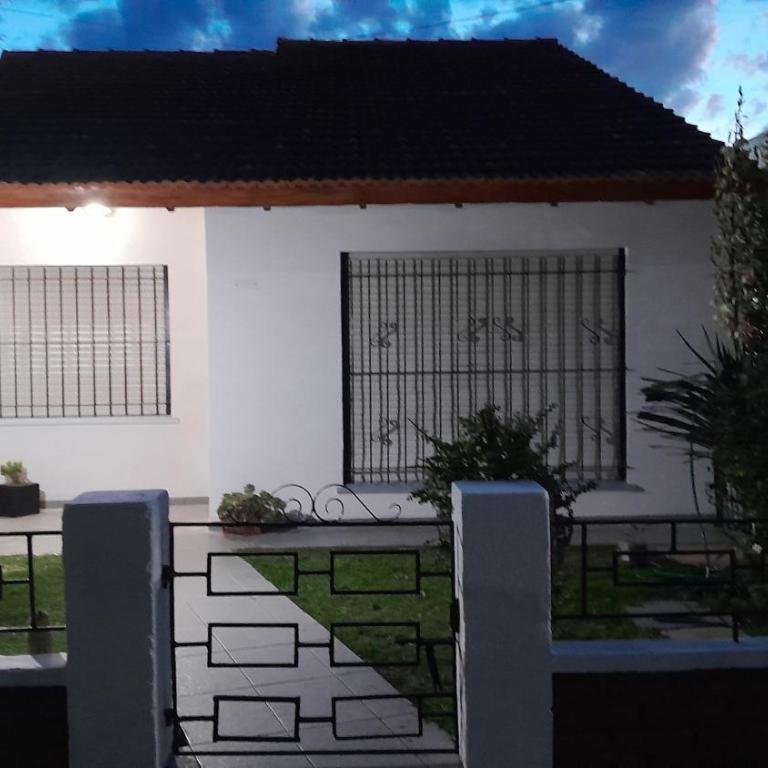casa super comoda para 6 personas Miramar - Three-Bedroom Townhouse - 1