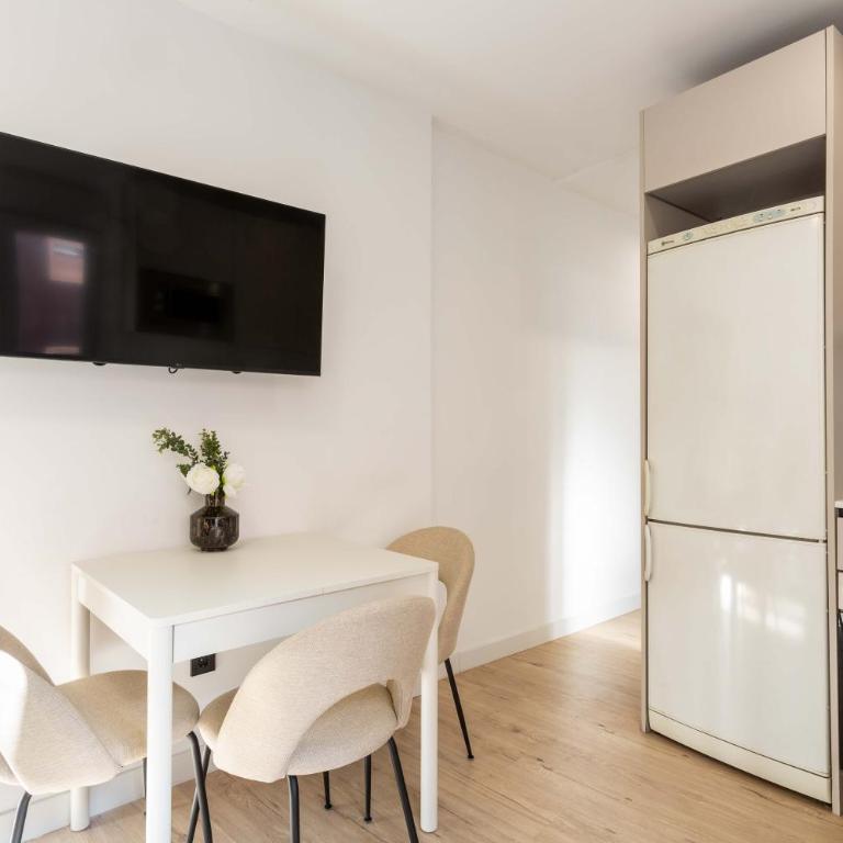 Comfortable 2BR Apartment near Plaza Castilla - Apartment - 7