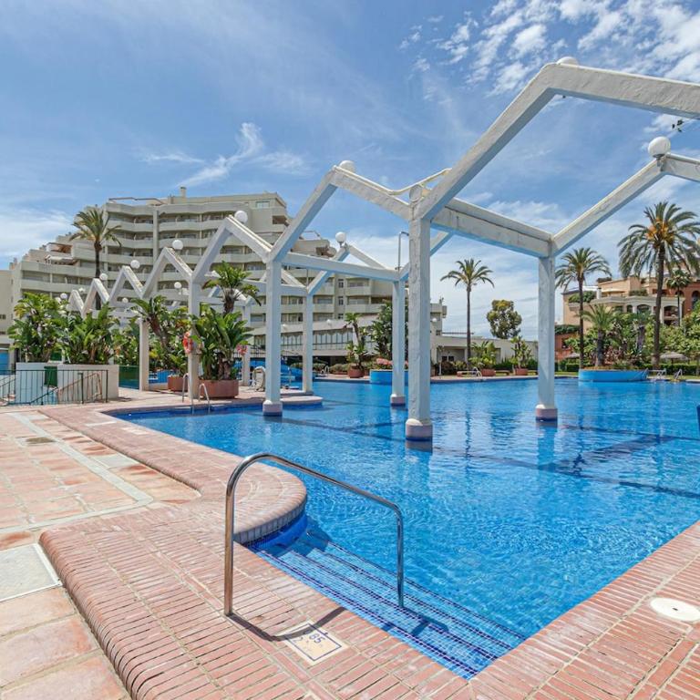 Spacious apartment in Benalbeach - Apartamento de 1 dormitorio - 2