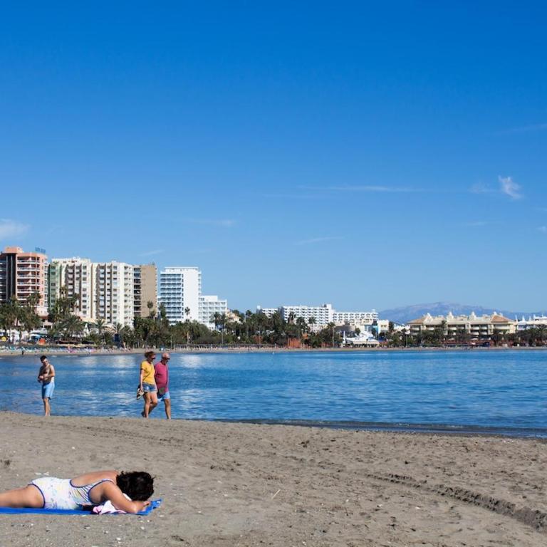 Spacious apartment in Benalbeach - Apartamento de 1 dormitorio - 45