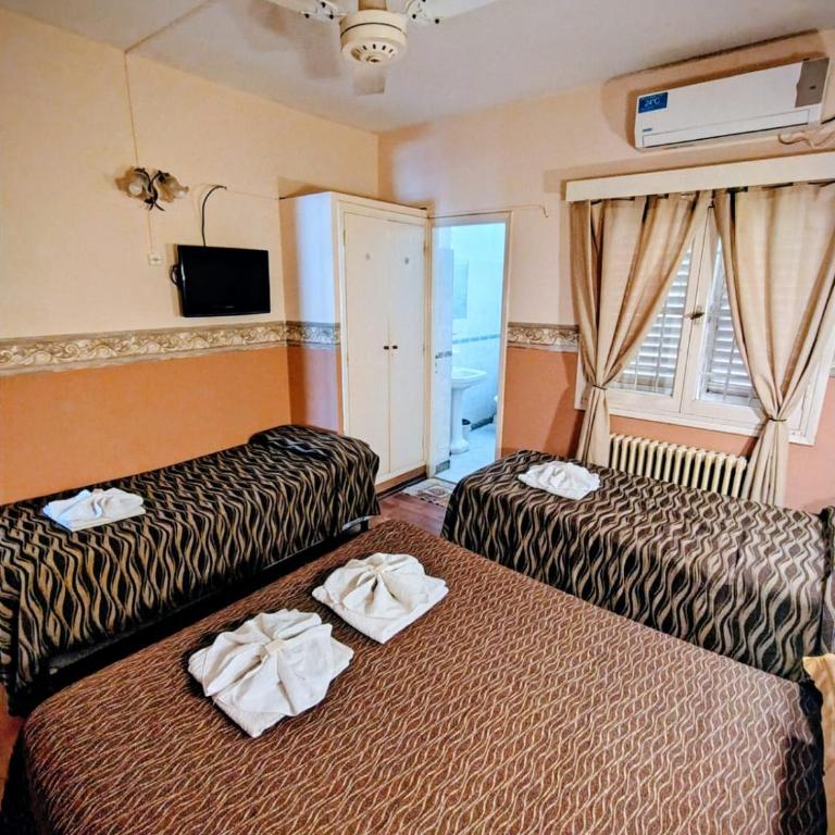 Apart Hotel RITZ - Quadruple Room with Private Bathroom - 2