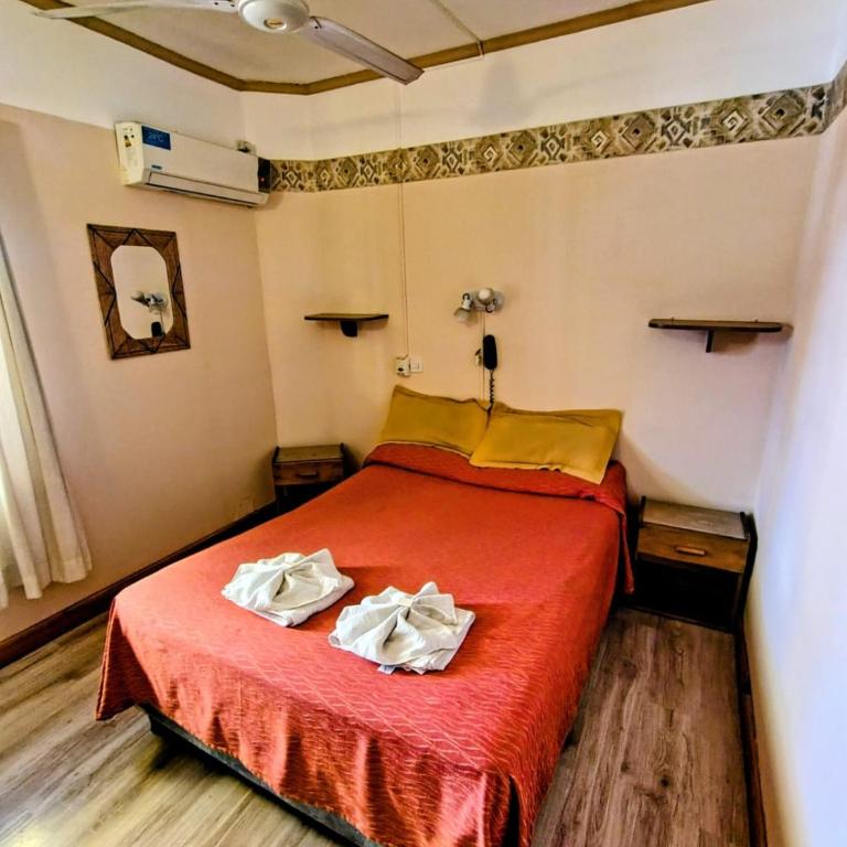 Apart Hotel RITZ - Habitación Familiar con baño privado - 1
