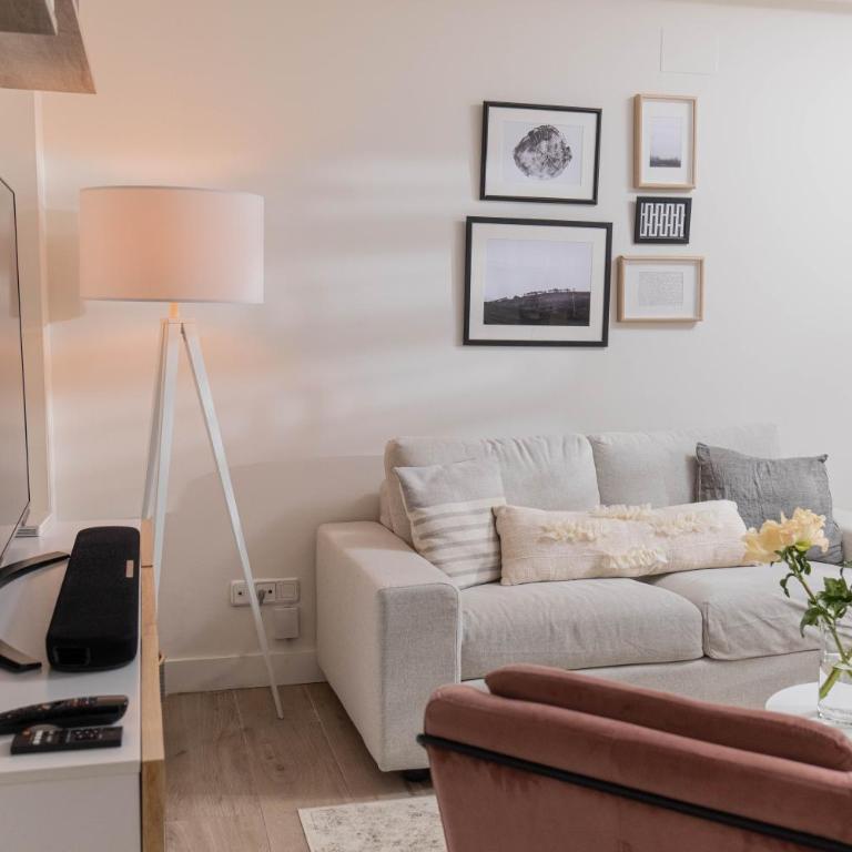 Cozy 2BR Duplex - 2 min walk to Plaza Santa Ana - Apartment - 10