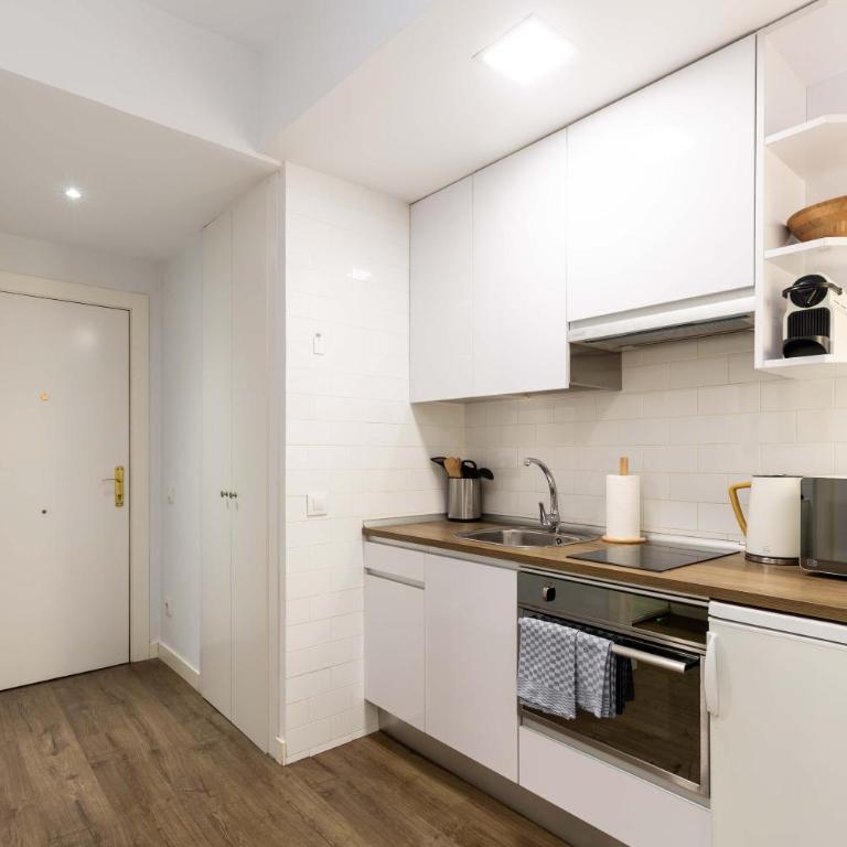 Cozy Studio Near Plaza Castilla - Apartment - 7