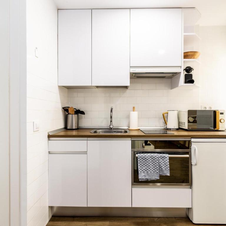 Cozy Studio Near Plaza Castilla - Apartment - 13