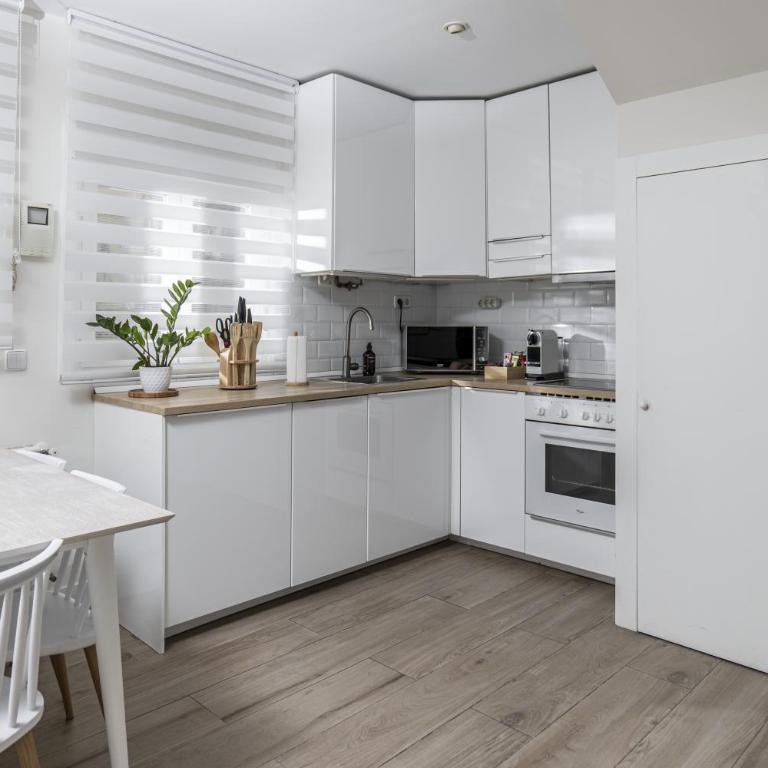 Cozy 2BR Duplex - 2 min walk to Plaza Santa Ana - Apartment - 20
