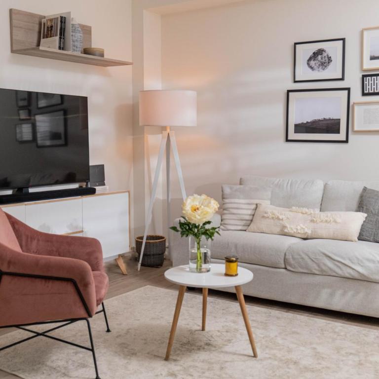 Cozy 2BR Duplex - 2 min walk to Plaza Santa Ana - Apartment - 11