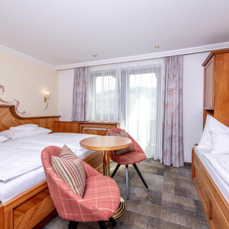 Gasthof Hotel Handlerhof - Superior Dreibettzimmer mit Dusche - 1