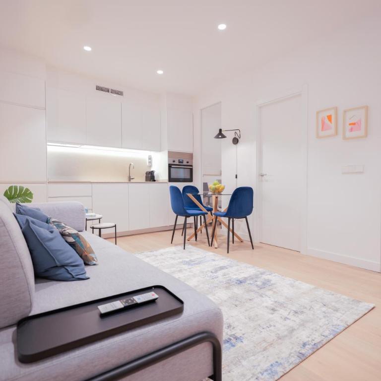 Delightful 2BR Flat in Chic Chueca - Apartment - 2