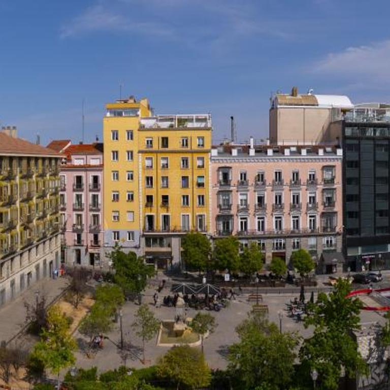 Cozy studio overlooking Pedro Zerolo Square - Apartment - 12