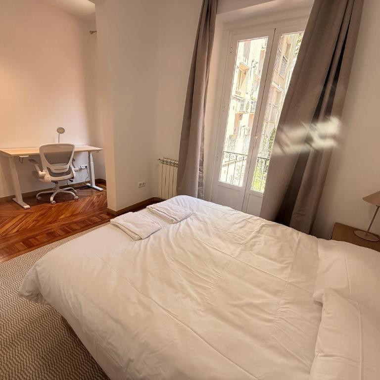 Modern Comfort in Madrid 2BR Gem - Apartment - 14