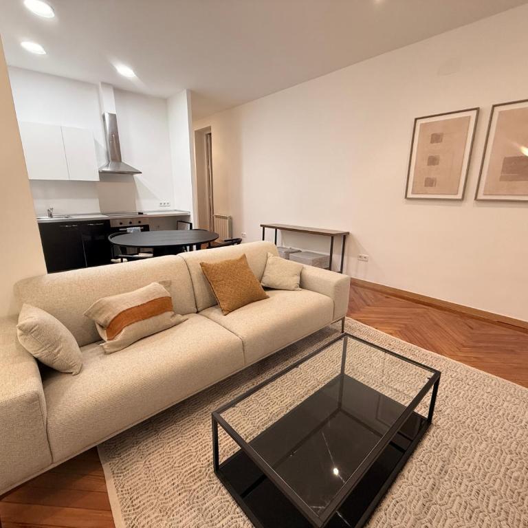 Modern Comfort in Madrid 2BR Gem - Apartment - 10