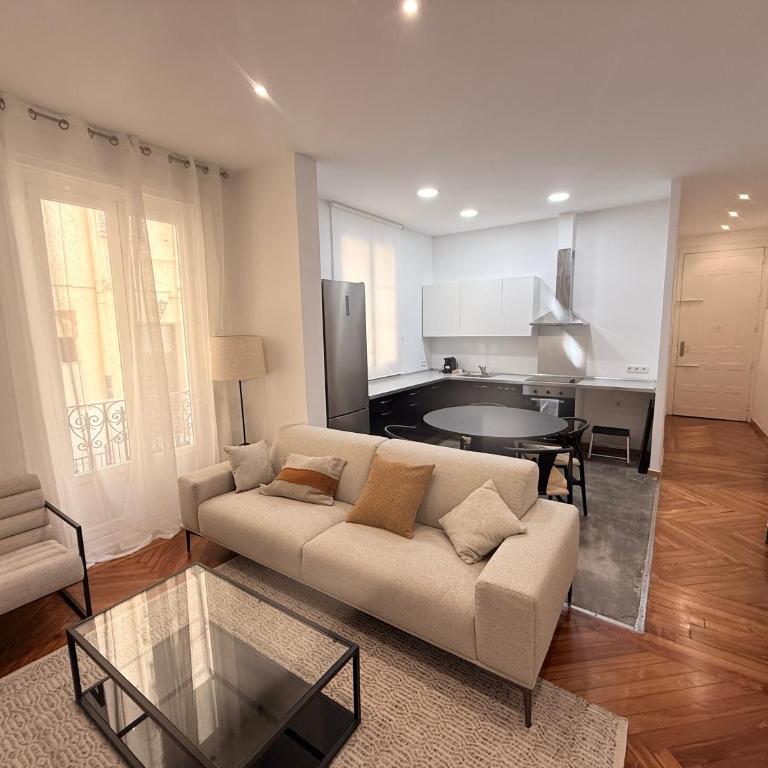 Modern Comfort in Madrid 2BR Gem - Apartment - 1