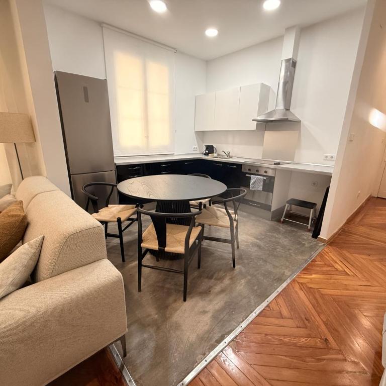 Modern Comfort in Madrid 2BR Gem - Apartment - 4