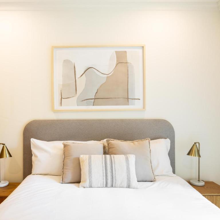 Spacious Urban Elegance in Plaza Castilla - Apartment - 30
