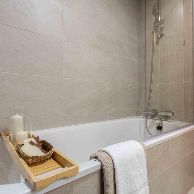 Spacious Urban Elegance in Plaza Castilla - Apartment - 2