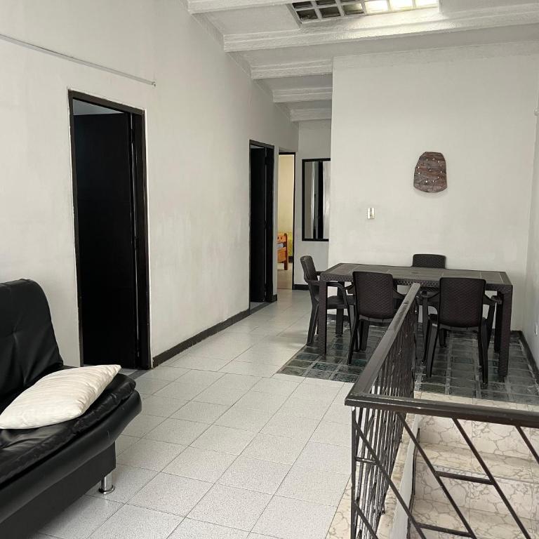 Casa amplia cerca del cc Titan Plaza - Casa de 3 dormitorios - 1