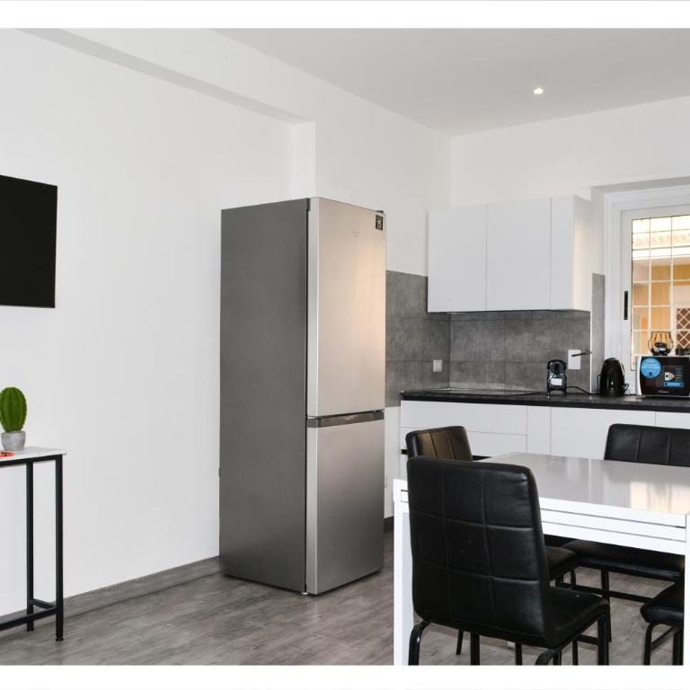 La Sirena - One-Bedroom Apartment - 12