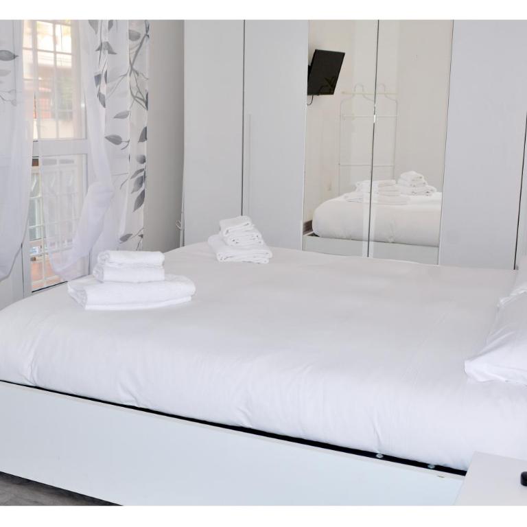 La Sirena - One-Bedroom Apartment - 4