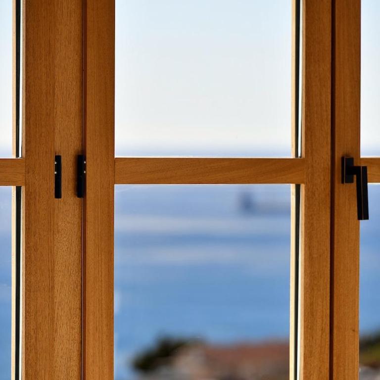 Beautiful villa and pool with sea view - Villa - 4