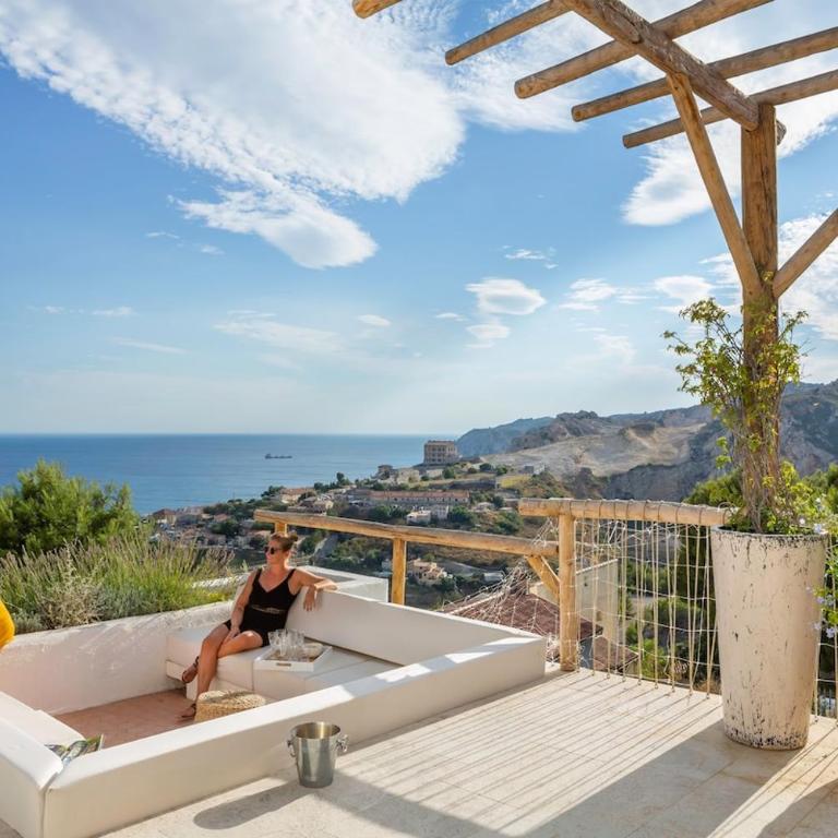 Beautiful villa and pool with sea view - Villa - 28