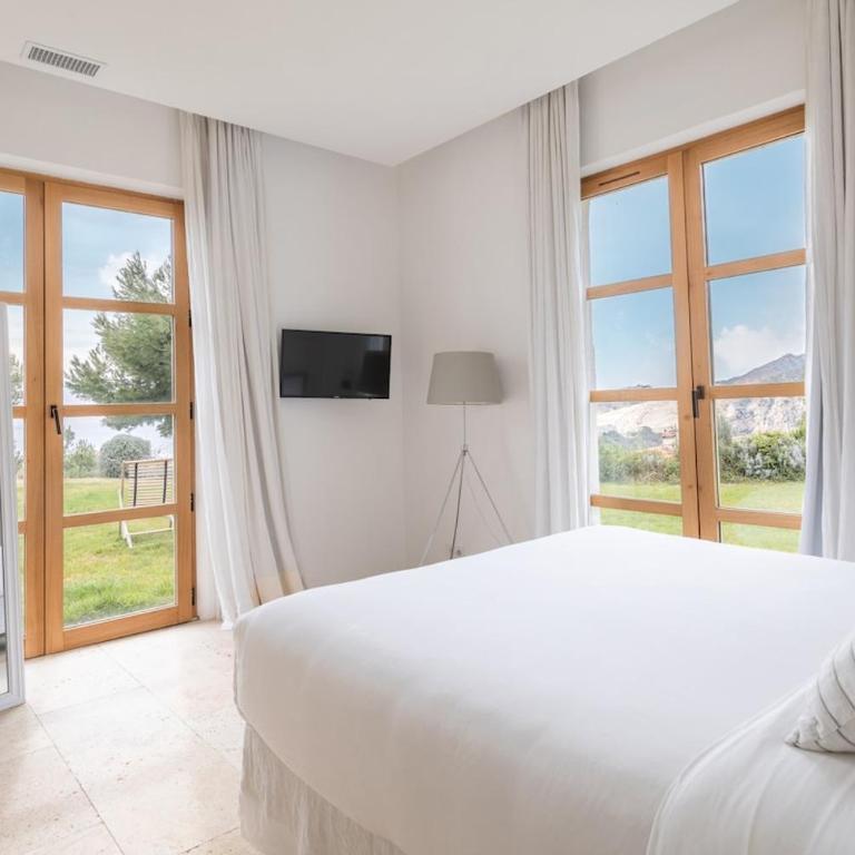 Beautiful villa and pool with sea view - Villa - 34