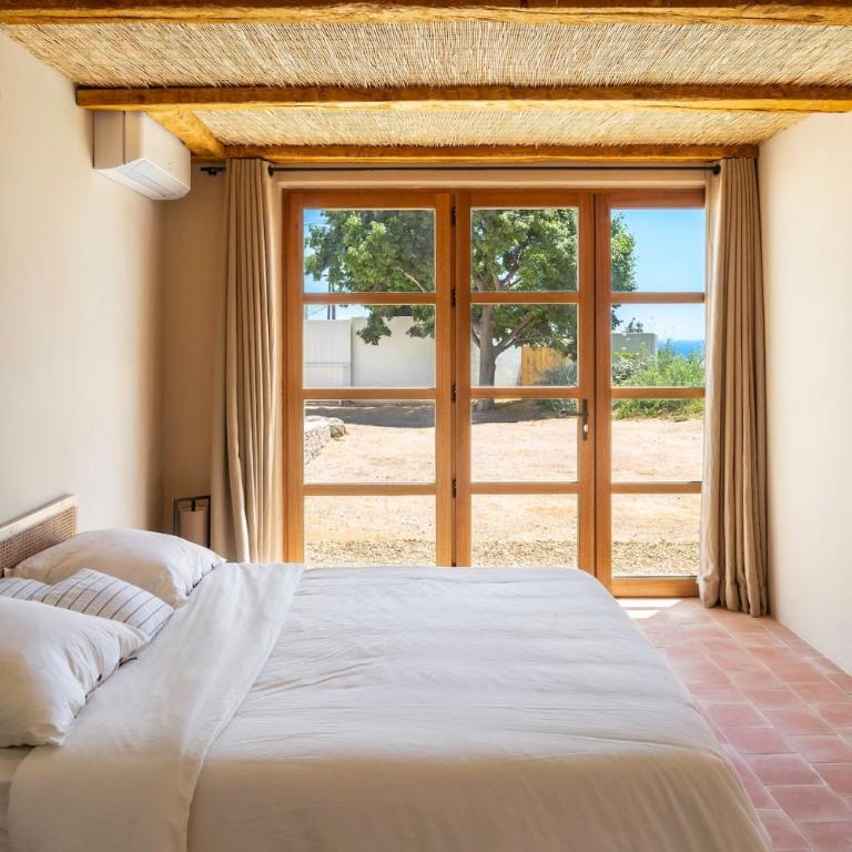 Beautiful villa and pool with sea view - Villa - 38