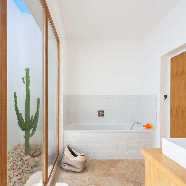 Beautiful villa and pool with sea view - Villa - 39