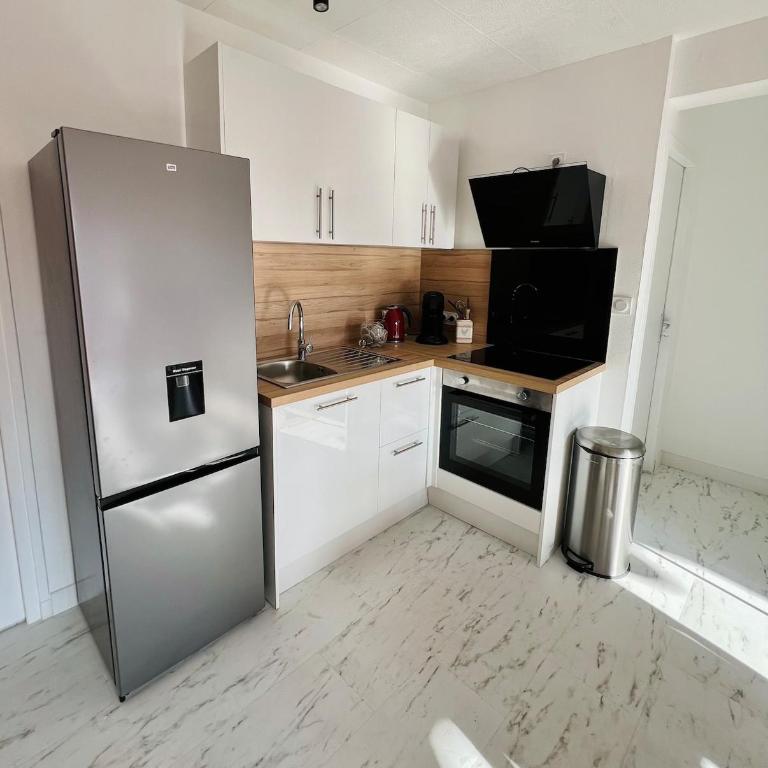 Le Rouge Dijon - Close to BSB - Two-Bedroom Apartment - 9