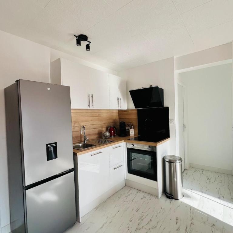 Le Rouge Dijon - Close to BSB - Two-Bedroom Apartment - 24