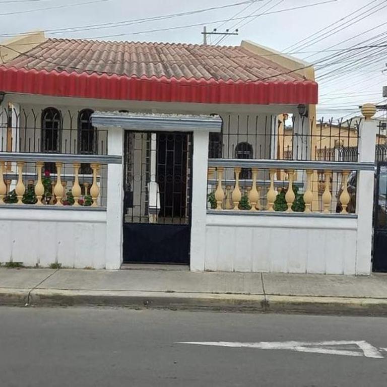 Alquiler de Casa cerca de Malecón de Salinas - Three-Bedroom House - 2